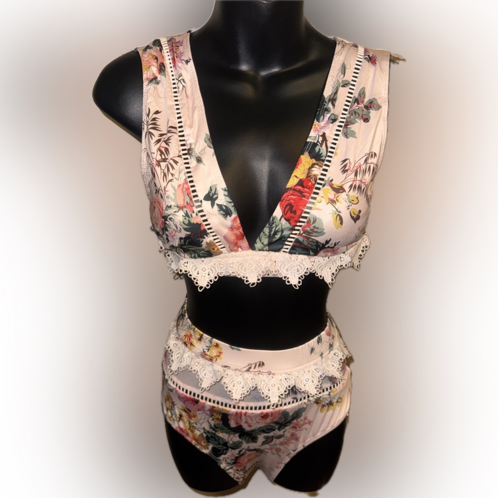 Women’s floral bikini brand new with tags